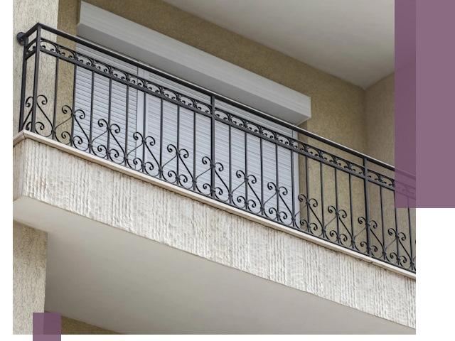 Балконные ограждения из металла и стекла в Ухте для домов