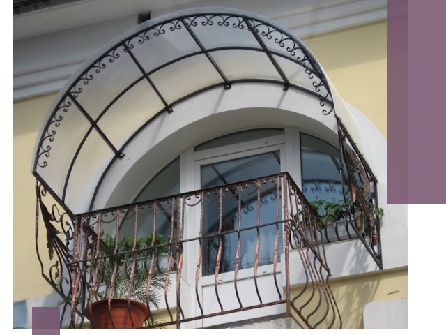 Козырьки над балконом в Ухте — изготовление и монтаж